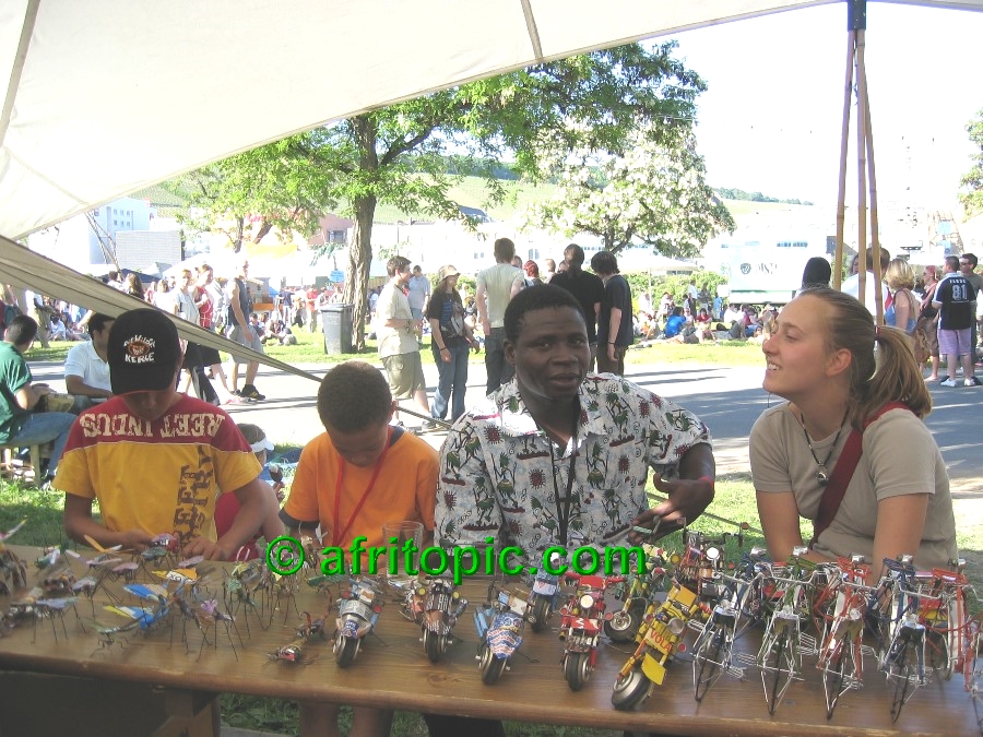 ../Images/AfricaFestival-27-28May05 110.jpg